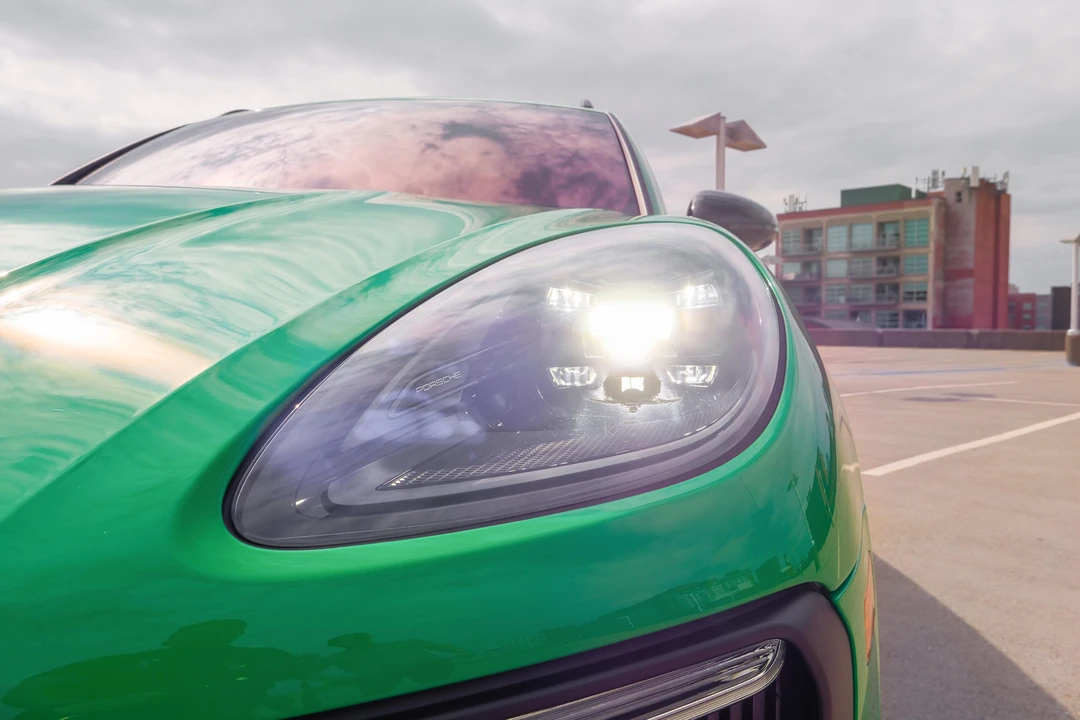 2025 Porsche Macan GTS - Image 16 of 31