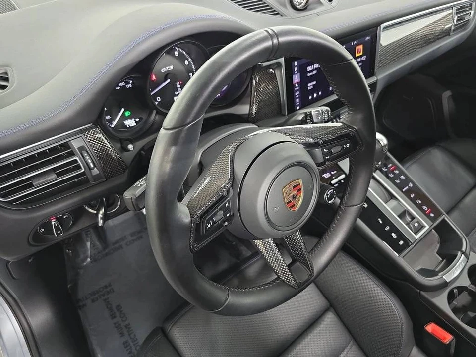 2025 Porsche Macan GTS - Image 4 of 5