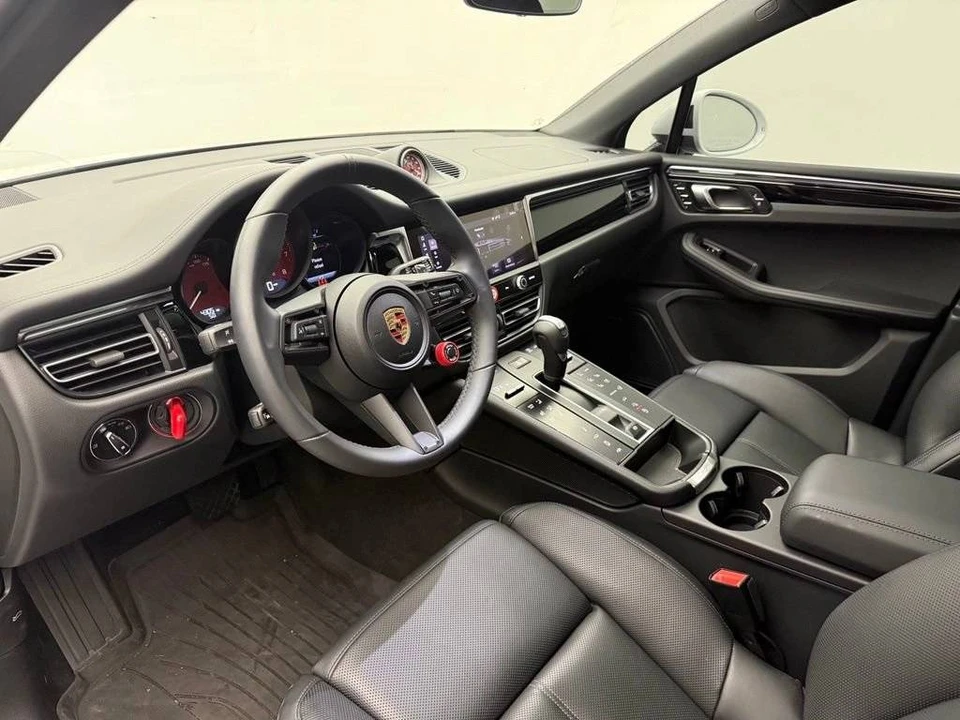 2025 Porsche Macan GTS - Image 4 of 4