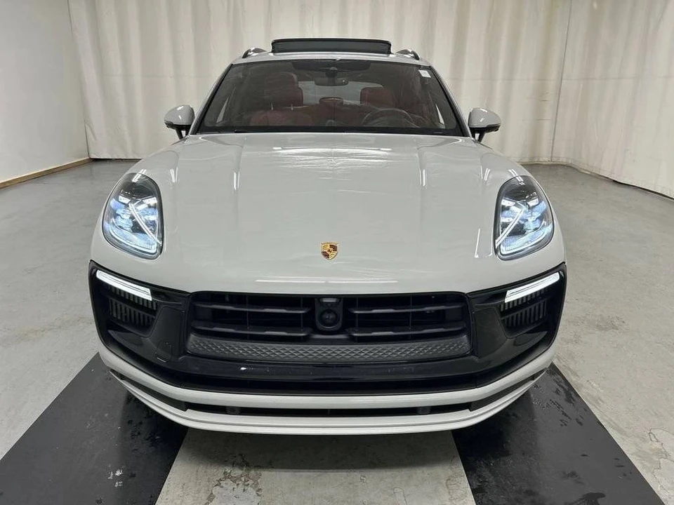 2025 Porsche Macan GTS - Image 4 of 5