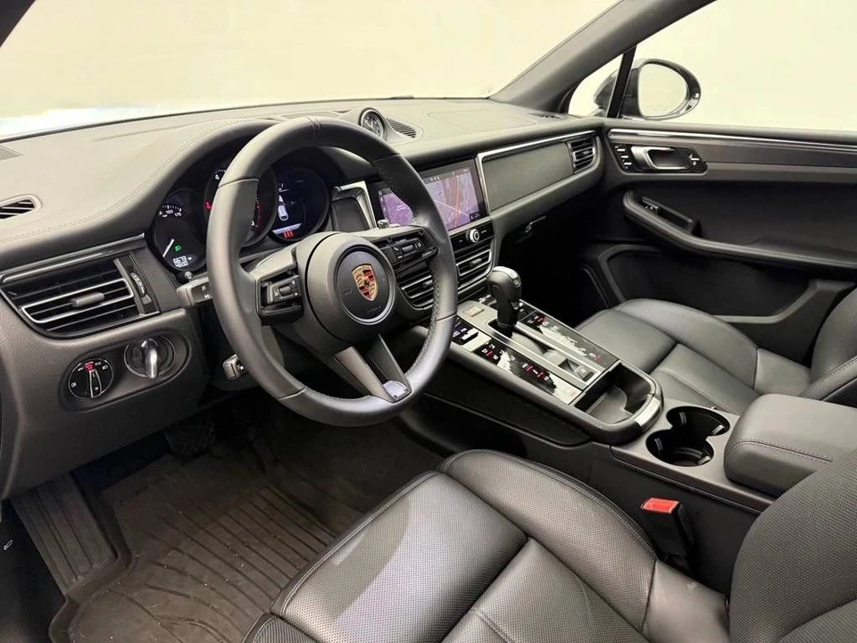 2025 Porsche Macan GTS - Image 4 of 4