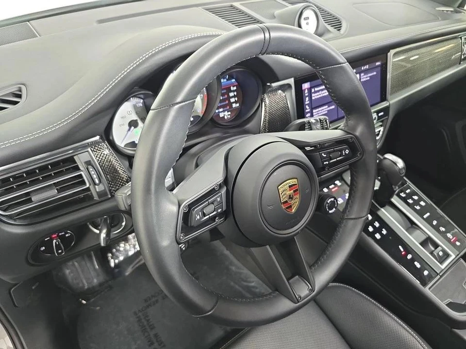 2025 Porsche Macan GTS - Image 4 of 5
