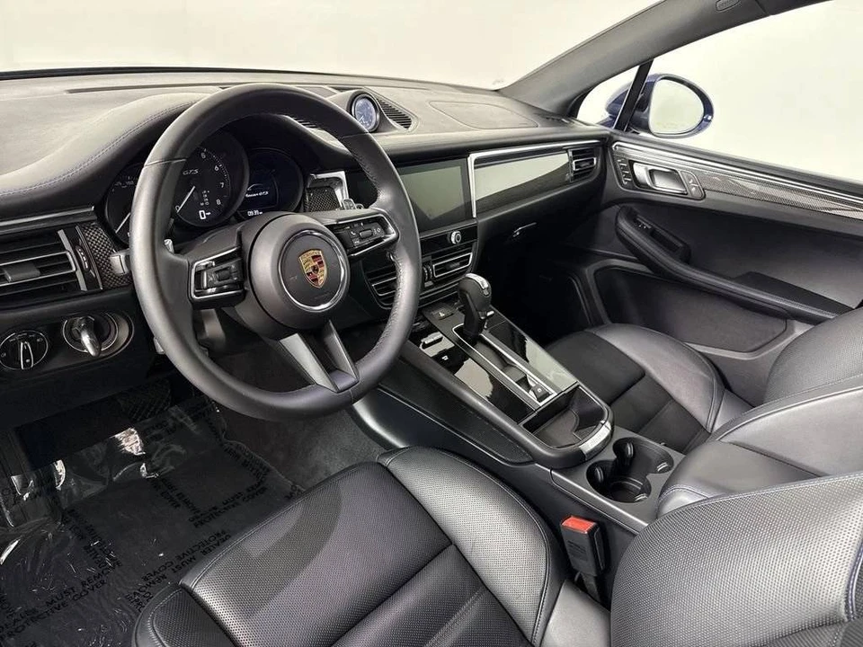 2025 Porsche Macan GTS - Image 4 of 5