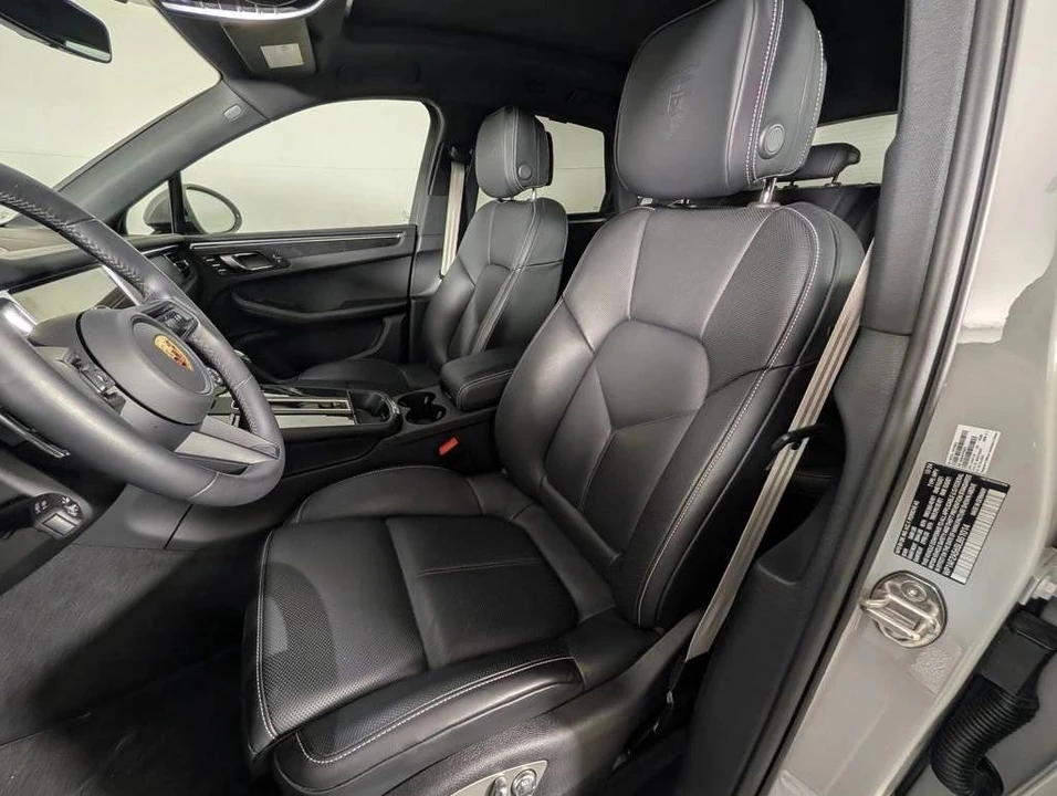 2025 Porsche Macan GTS - Image 5 of 5