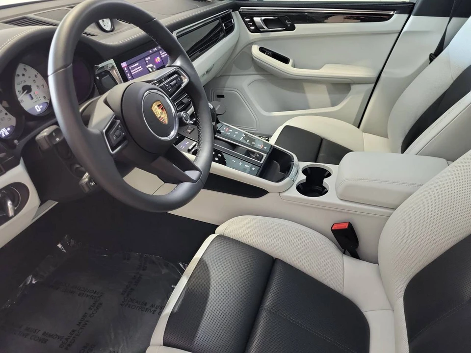 2025 Porsche Macan GTS - Image 5 of 5