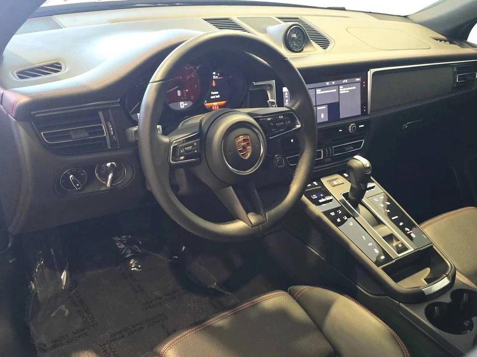 2025 Porsche Macan GTS - Image 4 of 5