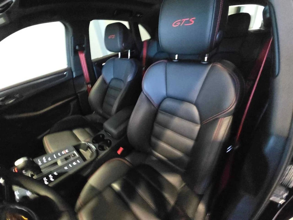 2025 Porsche Macan GTS - Image 5 of 5