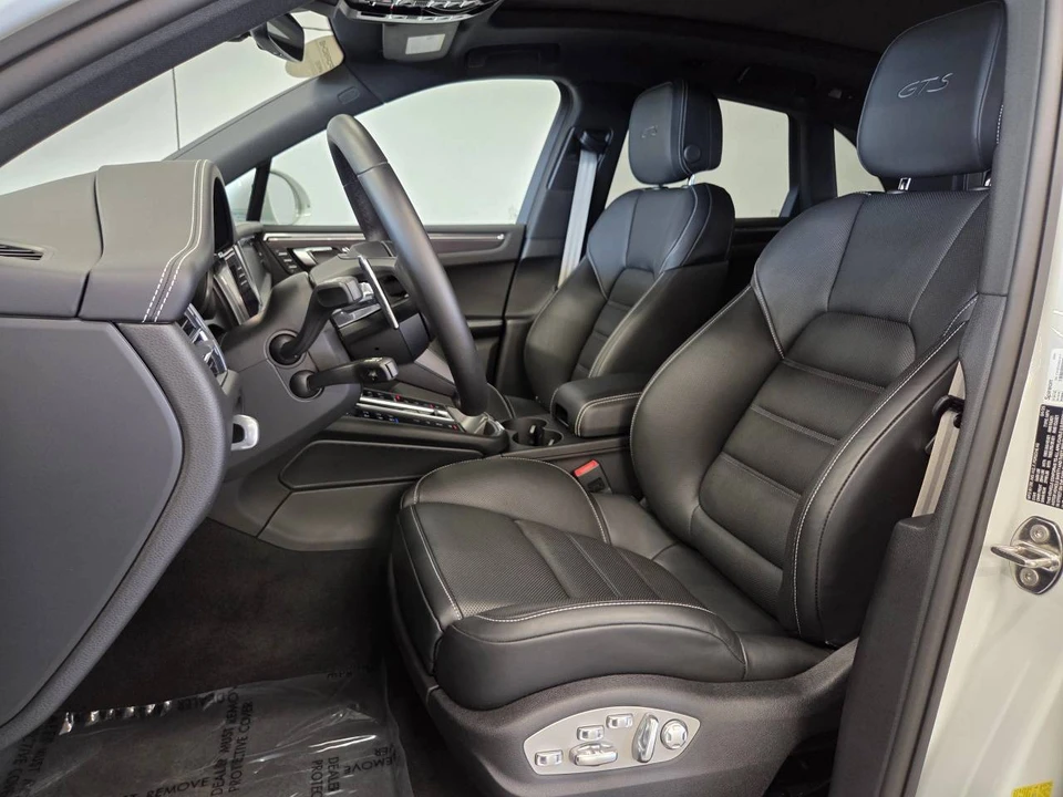 2025 Porsche Macan GTS - Image 5 of 5