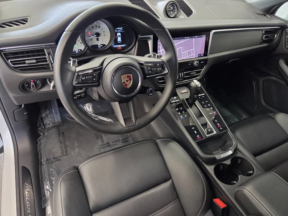 2025 Porsche Macan GTS - Image 4 of 5