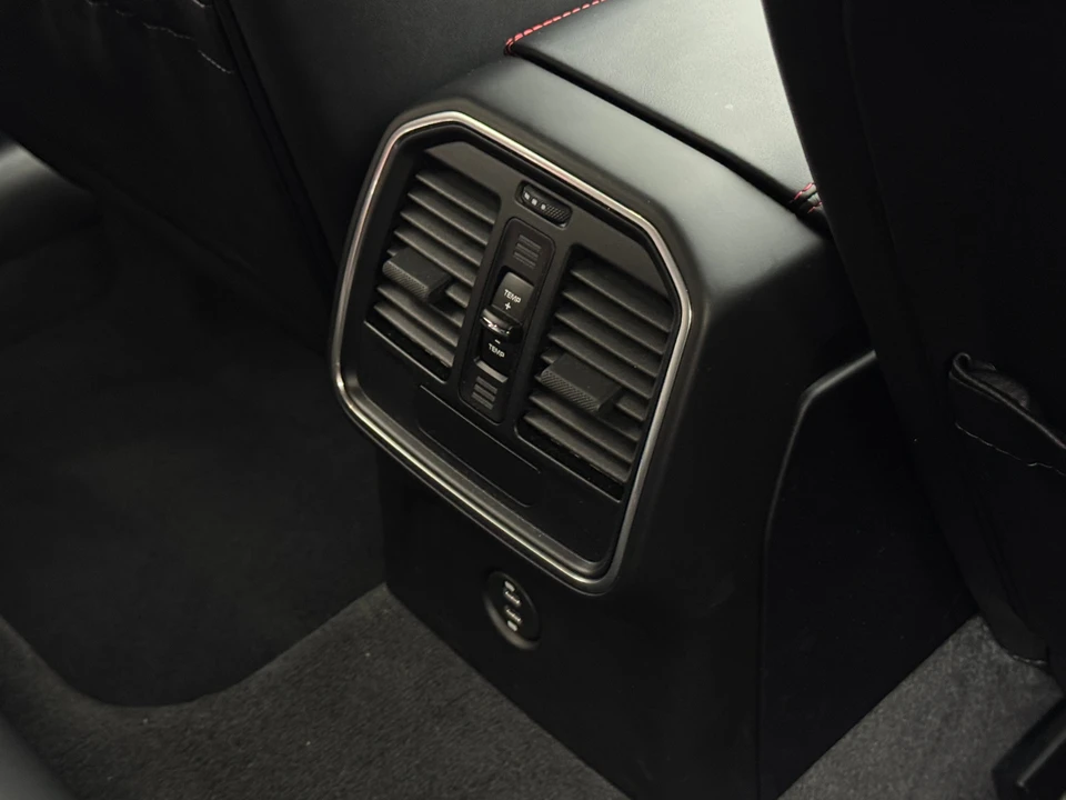 2025 Porsche Macan GTS - Image 8 of 31