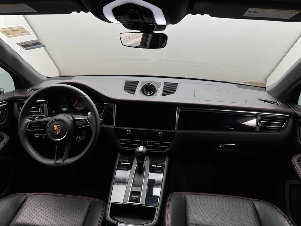 2025 Porsche Macan GTS - Image 5 of 31