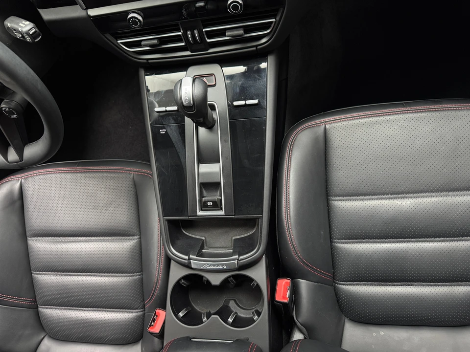 2025 Porsche Macan GTS - Image 4 of 31