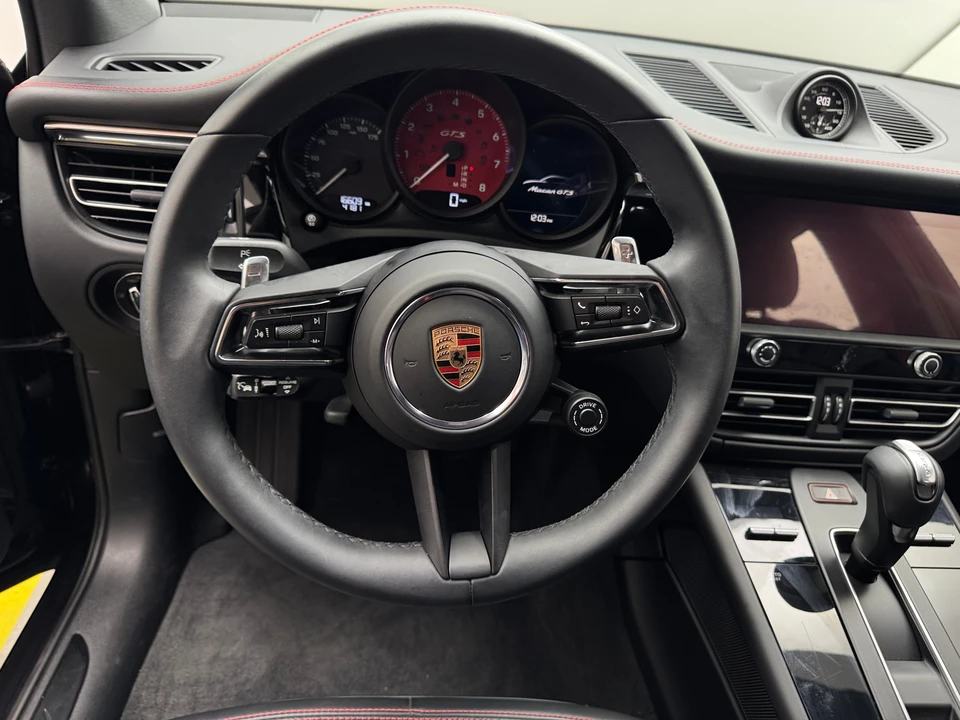 2025 Porsche Macan GTS - Image 9 of 31