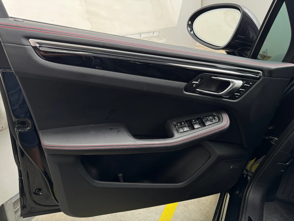 2025 Porsche Macan GTS - Image 2 of 31