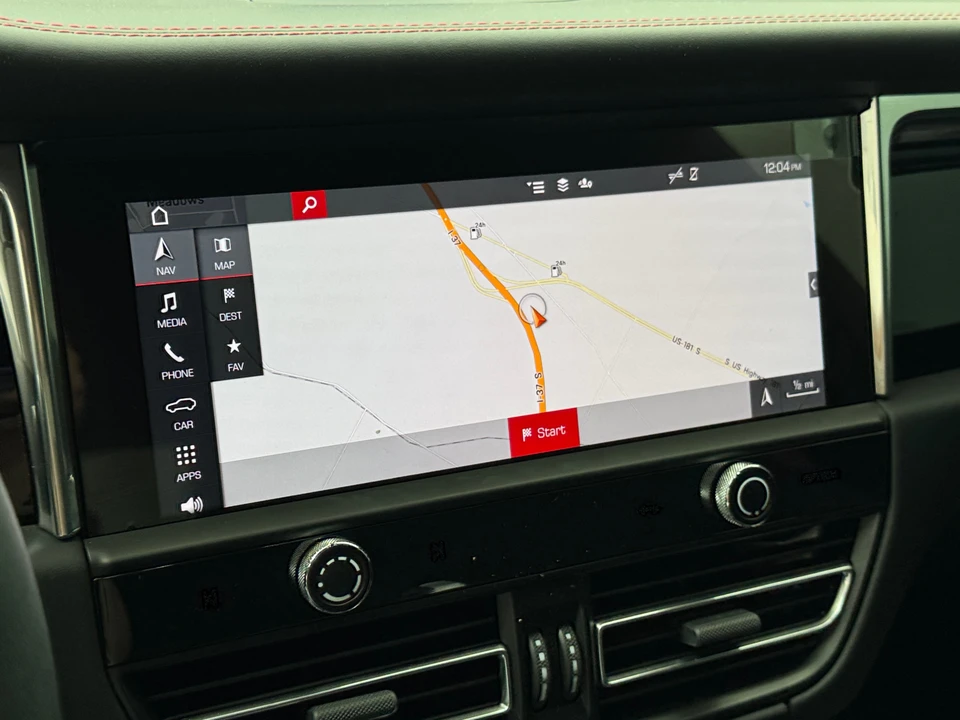 2025 Porsche Macan GTS - Image 12 of 31