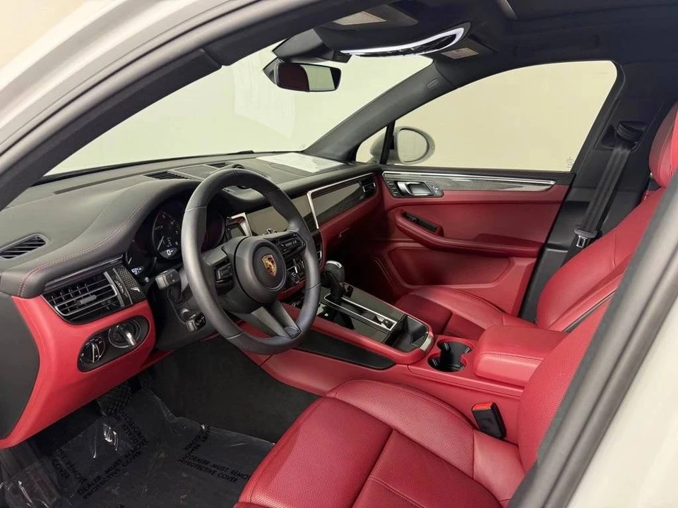 2025 Porsche Macan GTS - Image 4 of 4