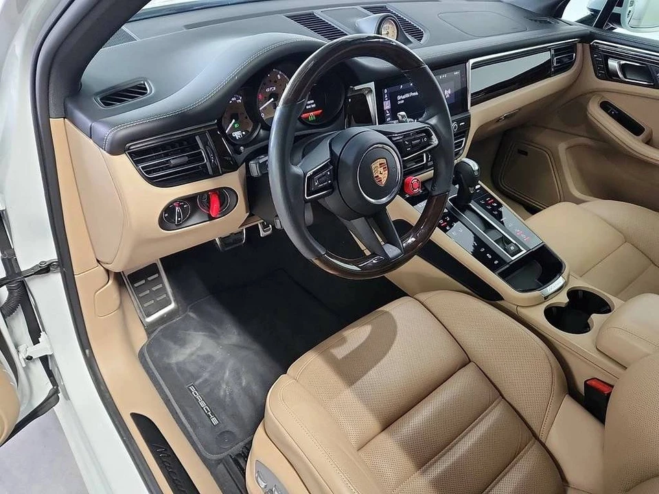 2025 Porsche Macan GTS - Image 4 of 5
