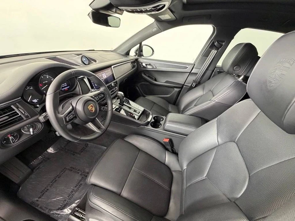 2025 Porsche Macan GTS - Image 4 of 4