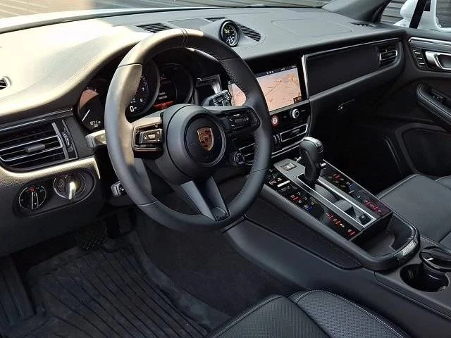 2025 Porsche Macan GTS - Image 4 of 5