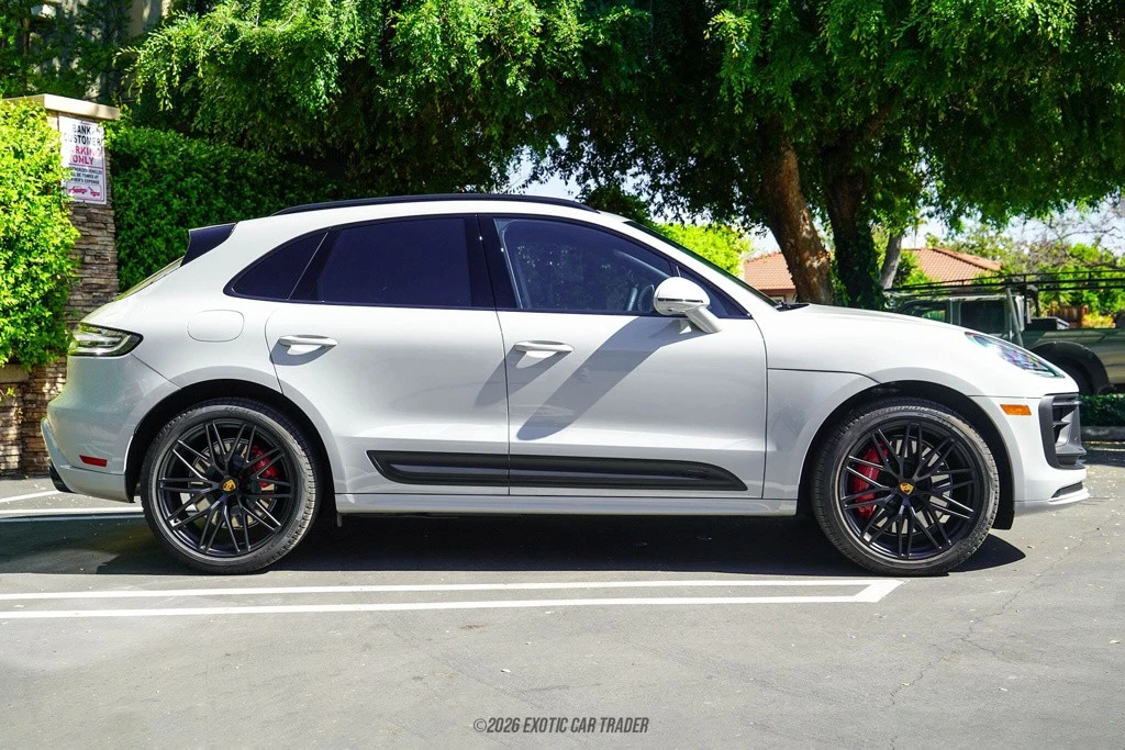 2025 Porsche Macan GTS - Image 9 of 12