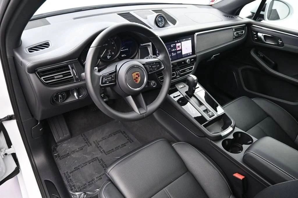 2025 Porsche Macan GTS - Image 4 of 5