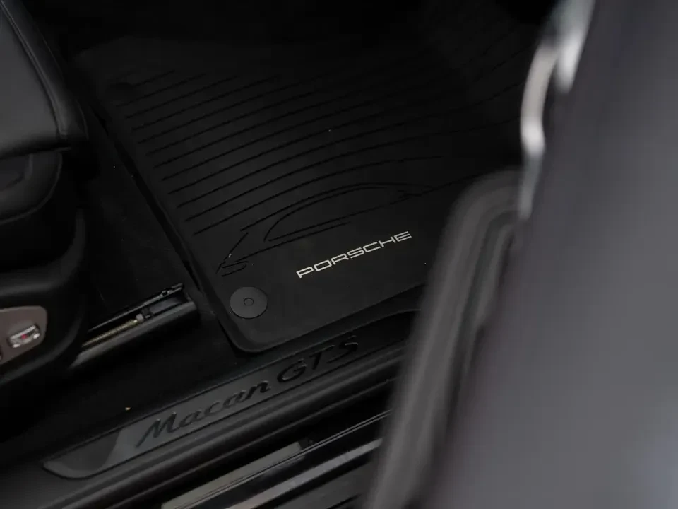 2025 Porsche Macan GTS - Image 18 of 20