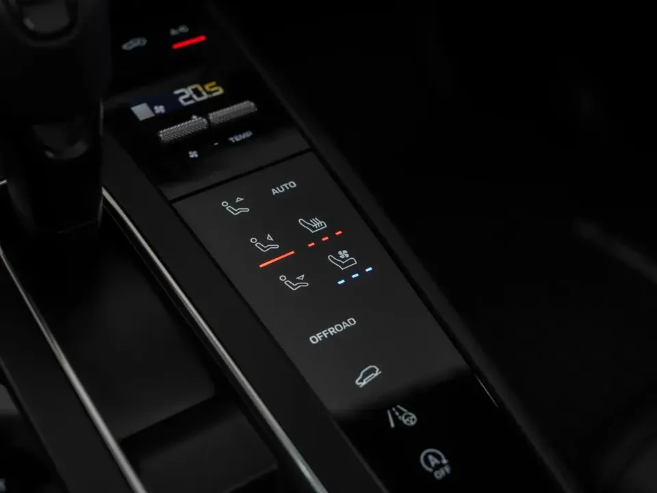 2025 Porsche Macan GTS - Image 19 of 20