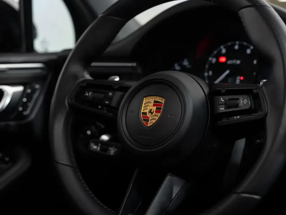 2025 Porsche Macan GTS - Image 16 of 20