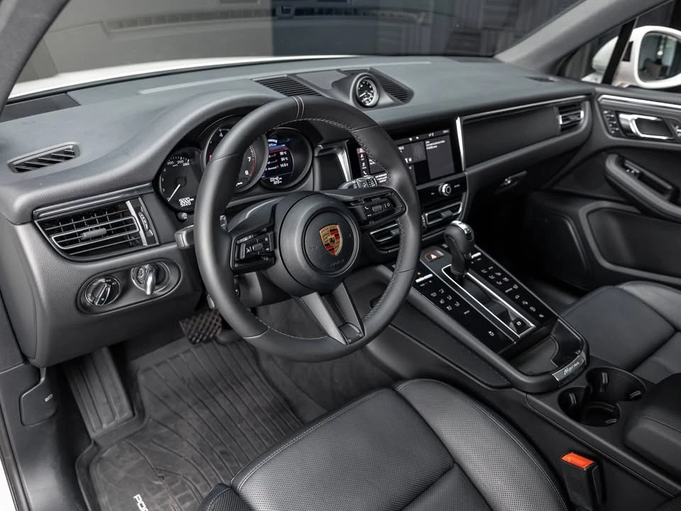 2025 Porsche Macan - Image 11 of 20