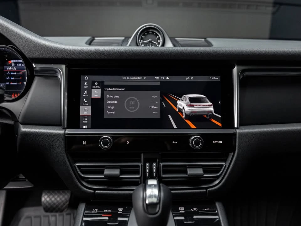 2025 Porsche Macan - Image 17 of 20