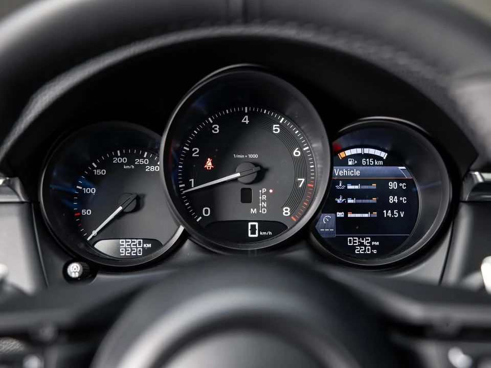 2025 Porsche Macan - Image 13 of 20