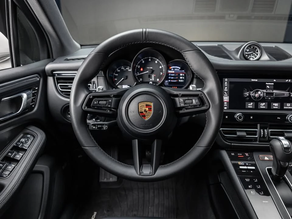 2025 Porsche Macan - Image 12 of 20