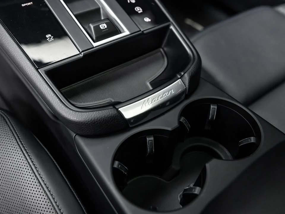 2025 Porsche Macan - Image 19 of 20