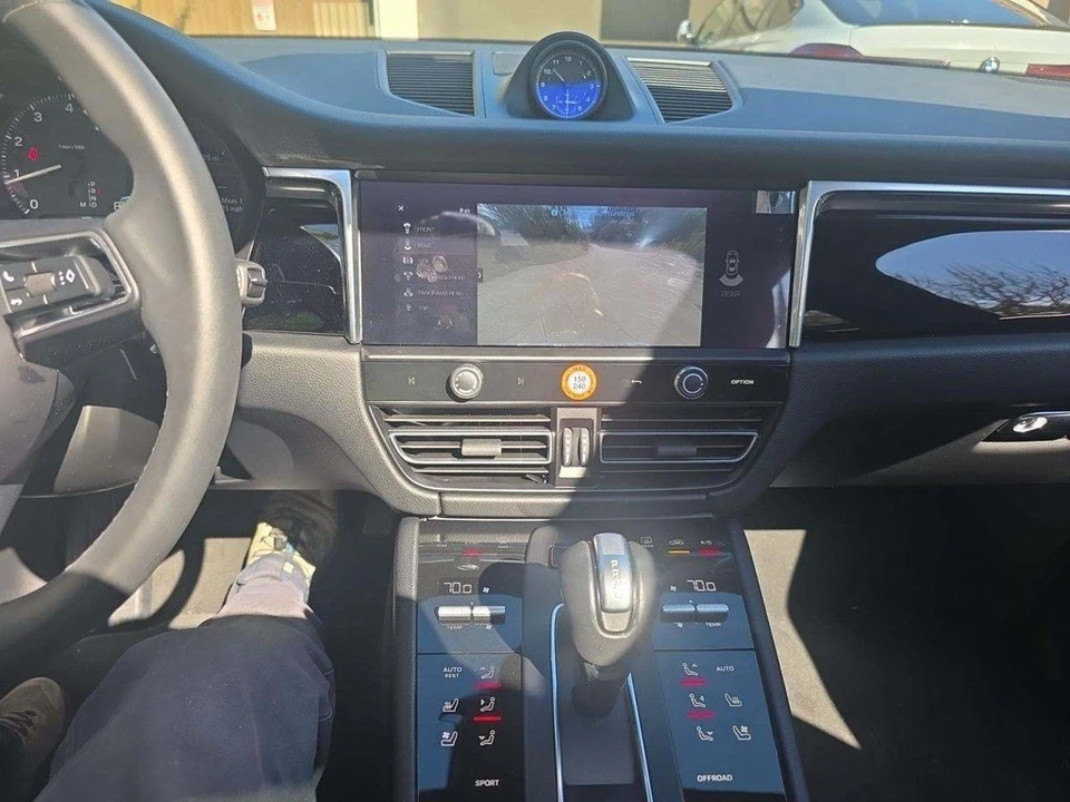 2025 Porsche Macan Electric - Image 6 of 10