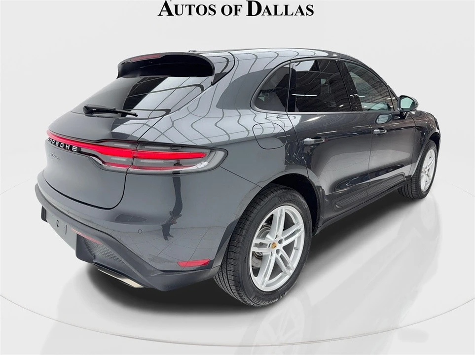 2025 Porsche Macan - Image 9 of 12