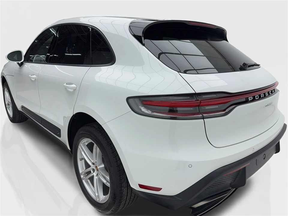 2025 Porsche Macan - Image 10 of 12