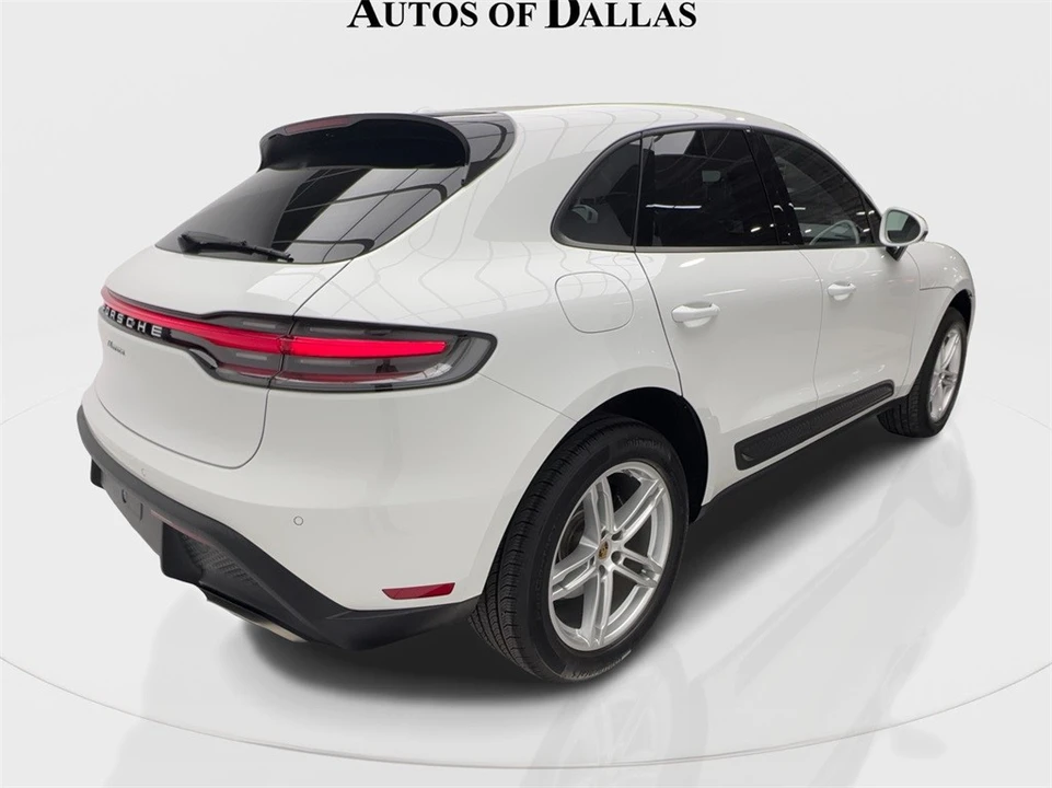 2025 Porsche Macan - Image 9 of 12