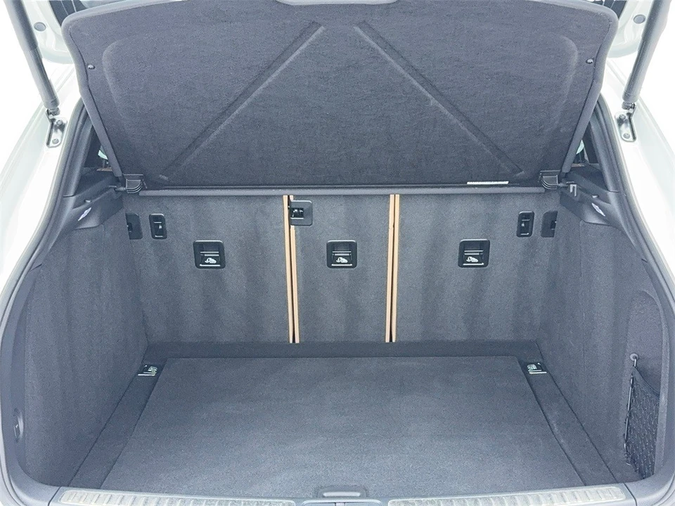 2025 Porsche Macan - Image 12 of 12