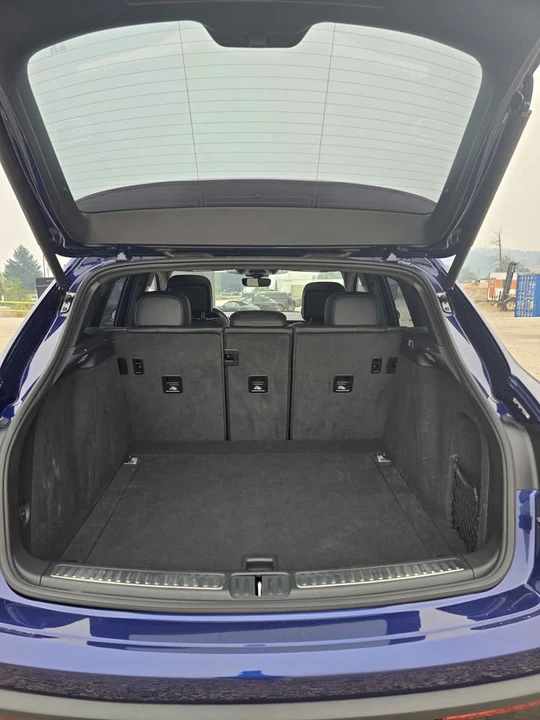 2025 Porsche Macan Electric - Image 6 of 12