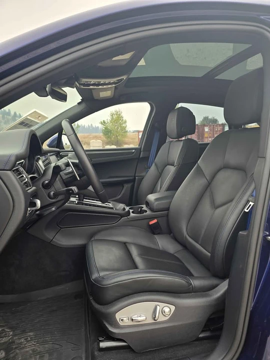 2025 Porsche Macan Electric - Image 8 of 12