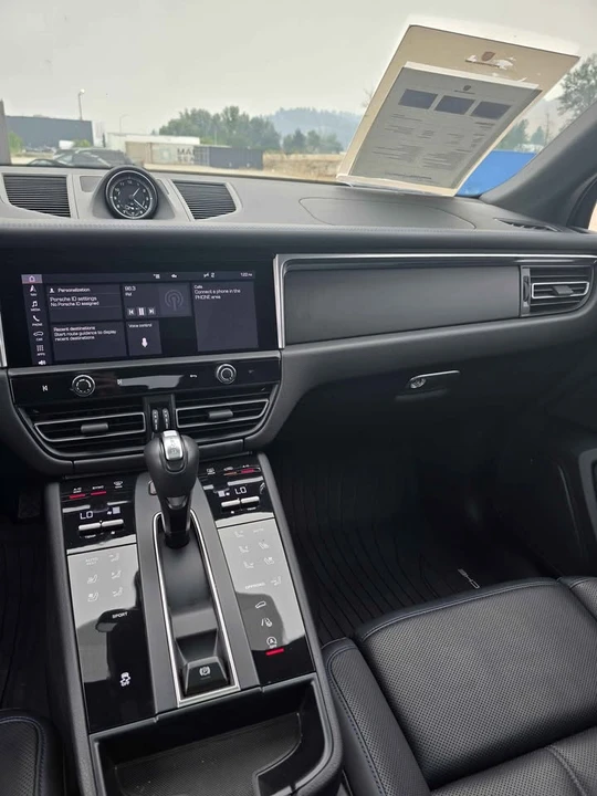 2025 Porsche Macan Electric - Image 10 of 12