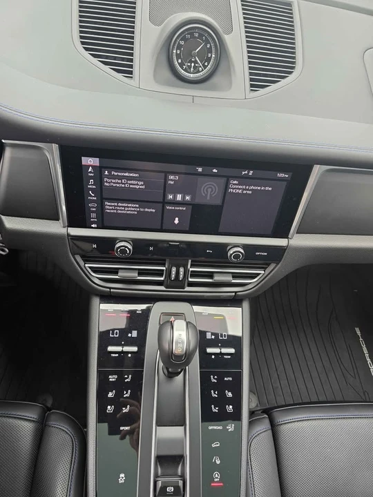 2025 Porsche Macan Electric - Image 11 of 12