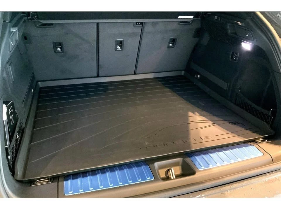 2025 Porsche Macan Electric - Image 16 of 20