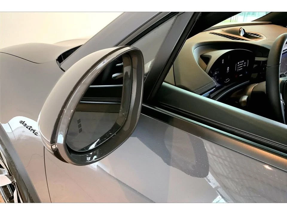 2025 Porsche Macan Electric - Image 12 of 20