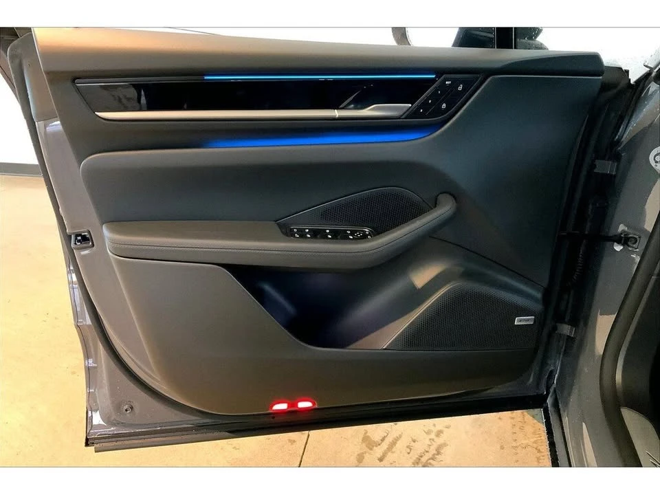 2025 Porsche Macan Electric - Image 20 of 20