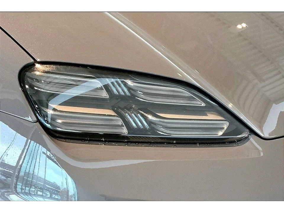 2025 Porsche Macan Electric - Image 9 of 20