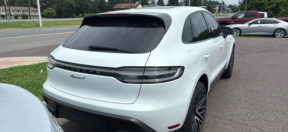 2025 Porsche Macan - Image 6 of 7