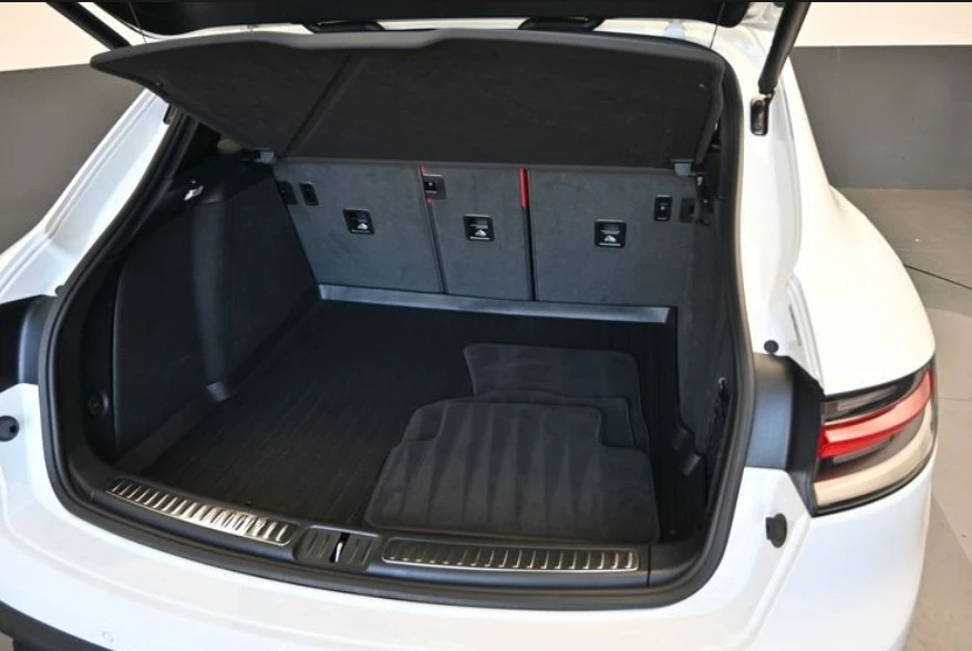 2025 Porsche Macan Electric - Image 9 of 12