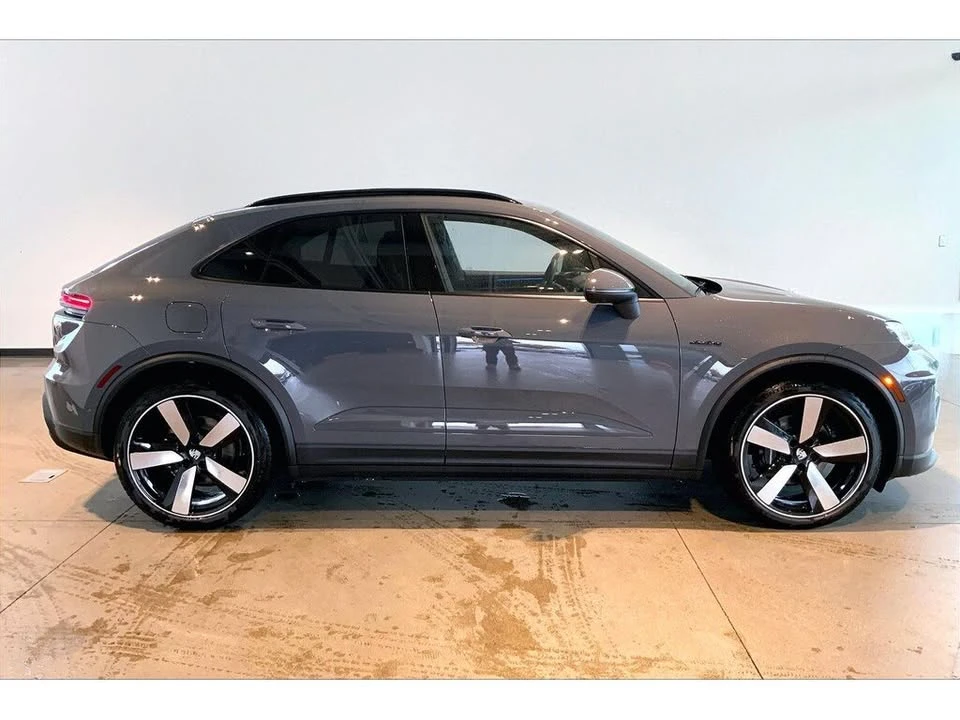 2025 Porsche Macan Electric - Image 4 of 20
