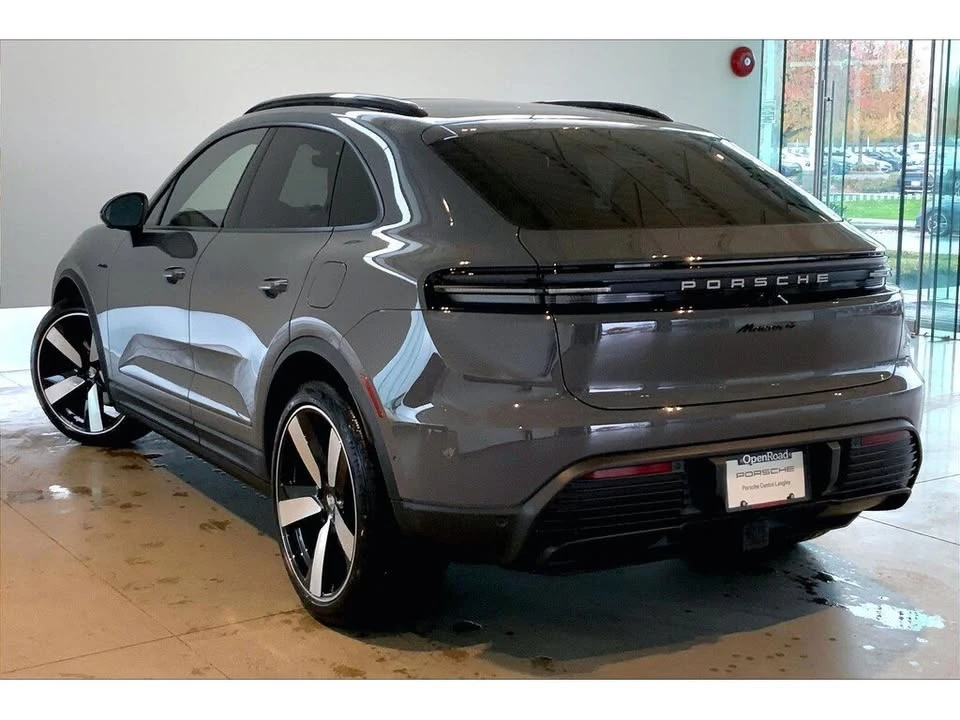 2025 Porsche Macan Electric - Image 7 of 20